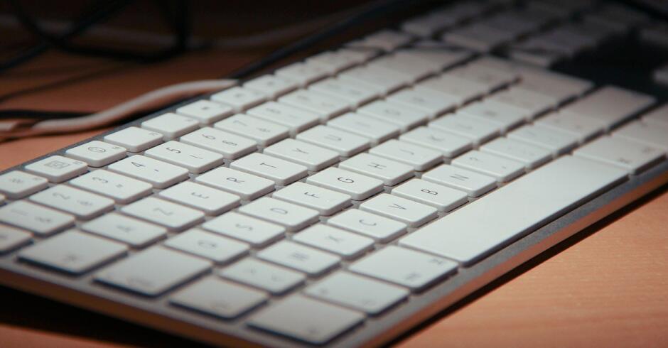Comment faire des crochets avec les touches d'un clavier Mac ?